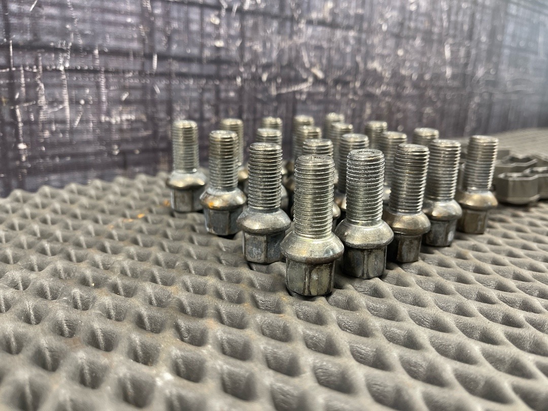 Комплект колесных болтов, 3270 рублей, Красноярск