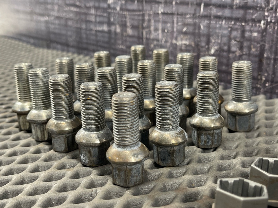 Комплект колесных болтов, 3270 рублей, Красноярск