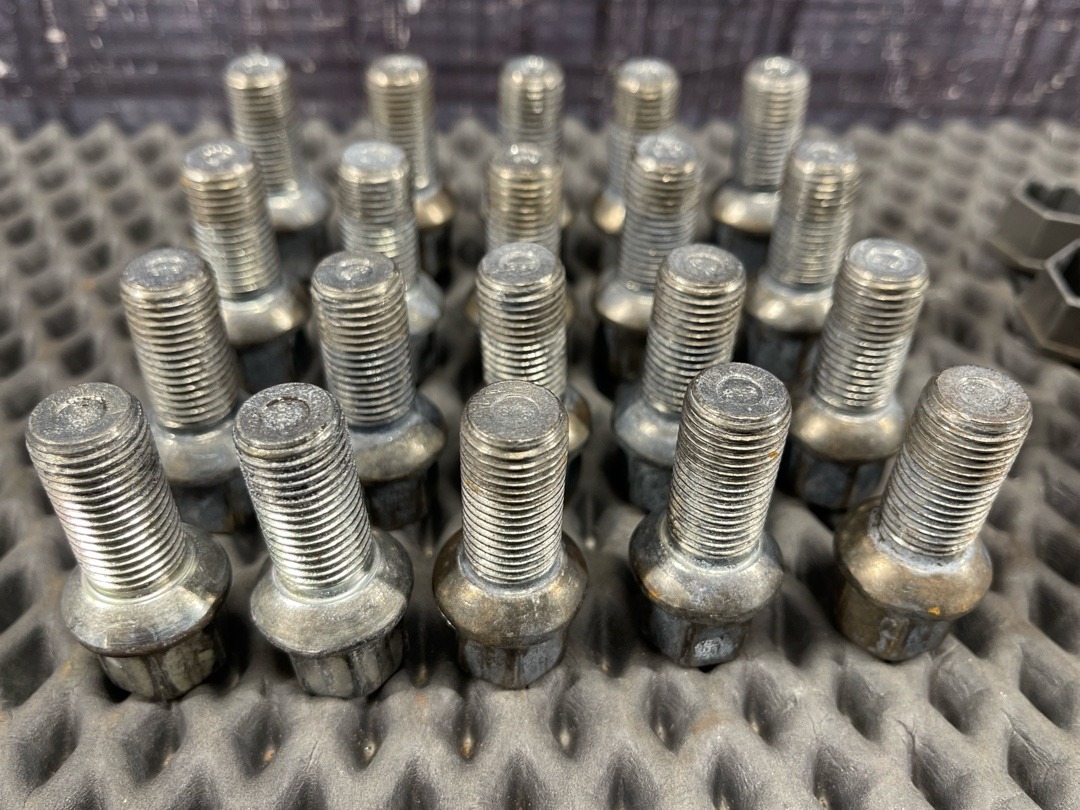 Комплект колесных болтов, 3270 рублей, Красноярск