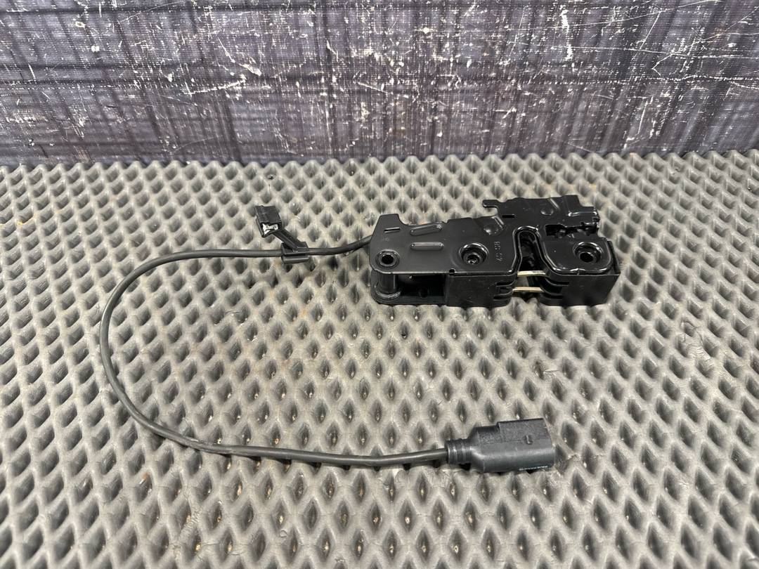 Замок капота, 1920 рублей, Красноярск