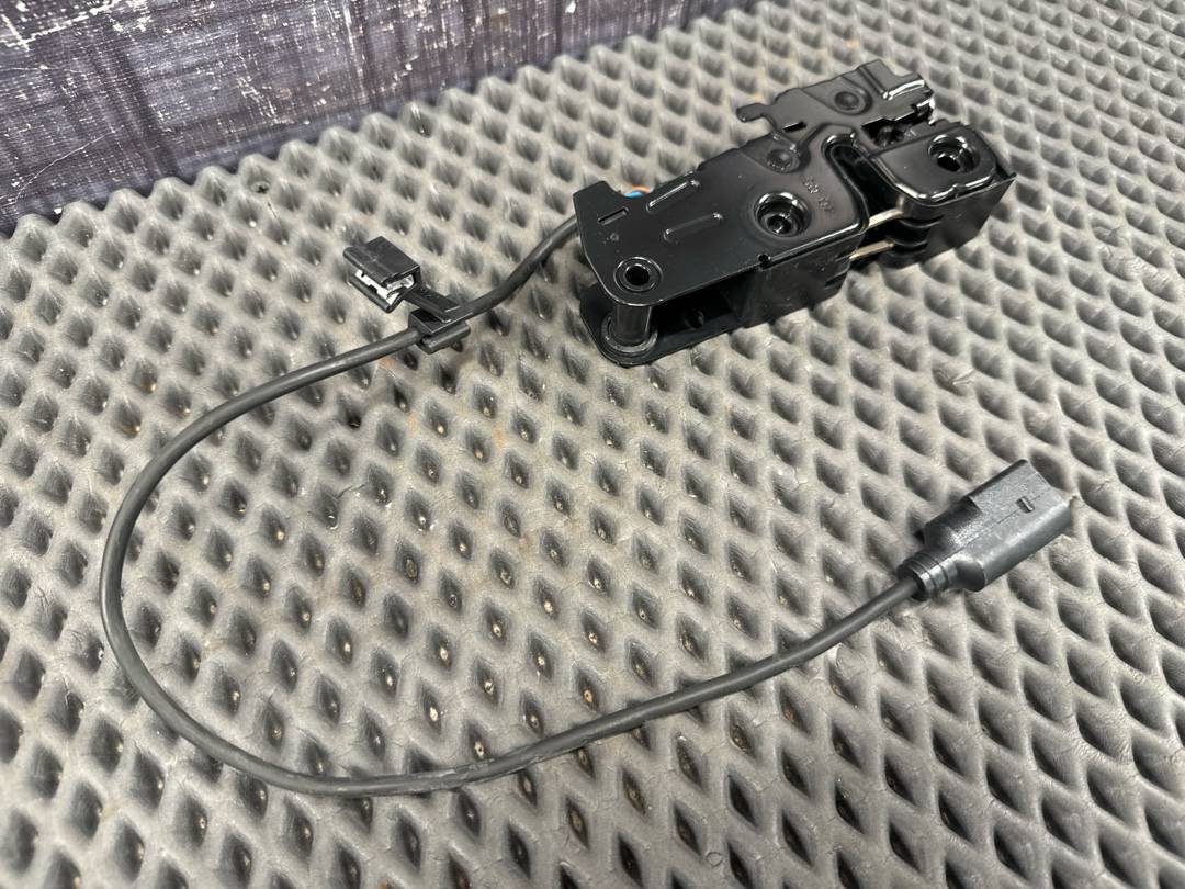 Замок капота, 1920 рублей, Красноярск