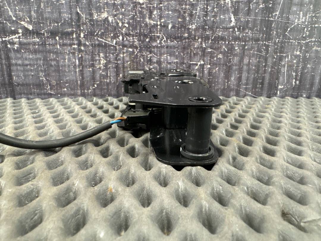 Замок капота, 1920 рублей, Красноярск