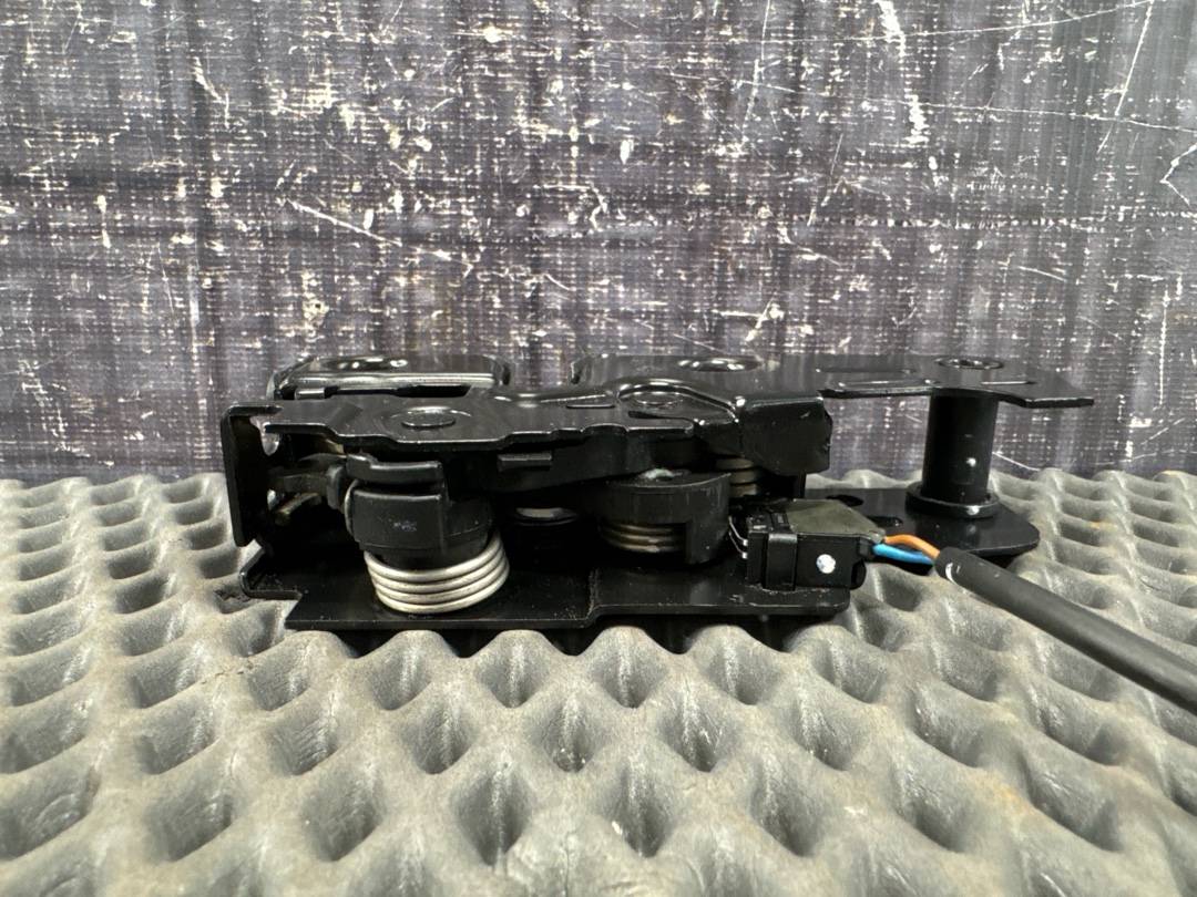 Замок капота, 1920 рублей, Красноярск