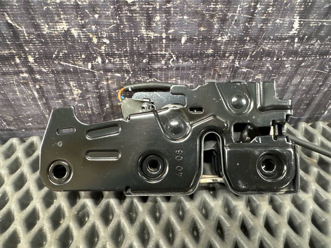 Замок капота, 1920 рублей, Красноярск