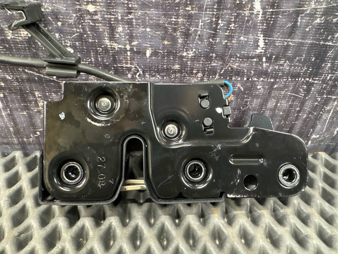 Замок капота, 1920 рублей, Красноярск