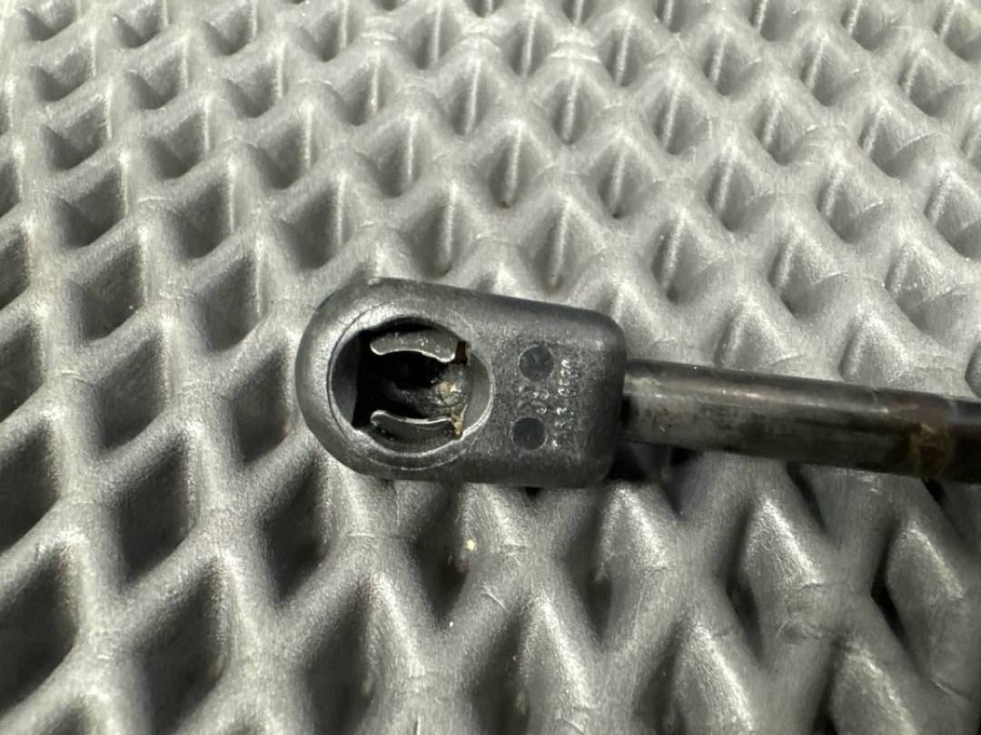 Амортизатор капота, 790 рублей, Красноярск