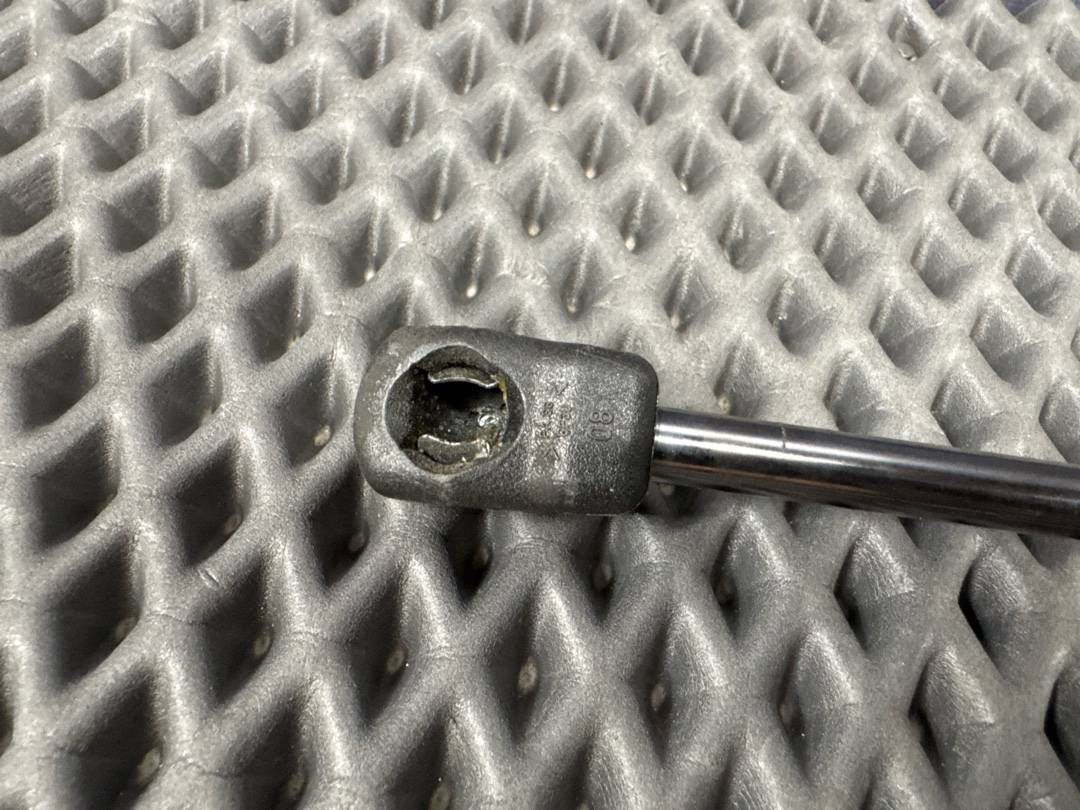 Амортизатор капота, 1210 рублей, Красноярск