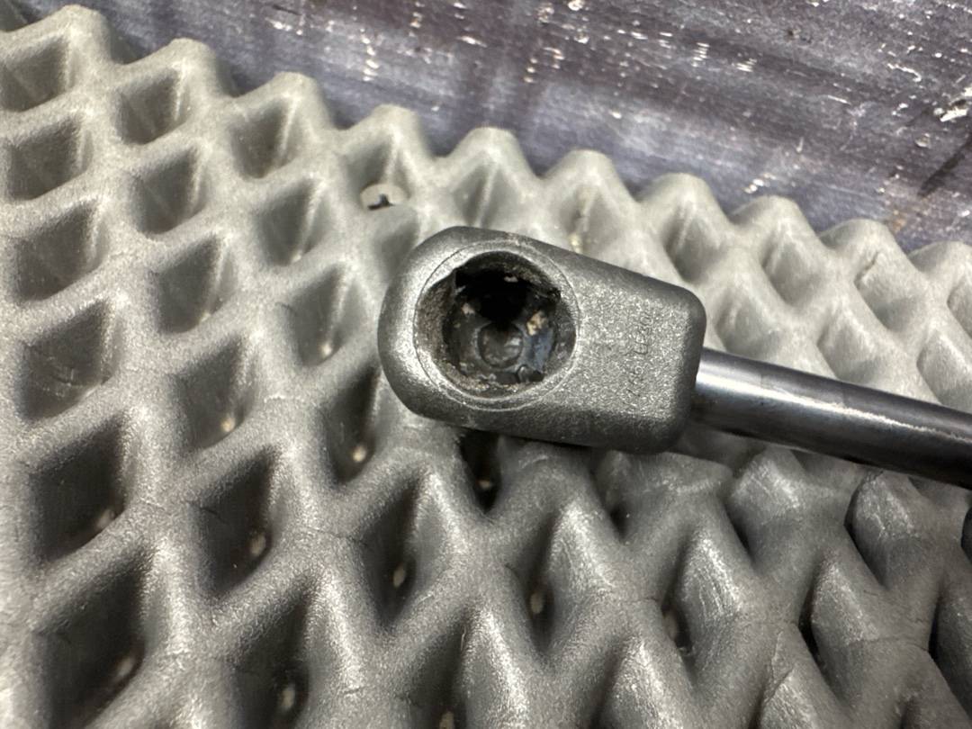 Амортизатор багажника, 880 рублей, Красноярск