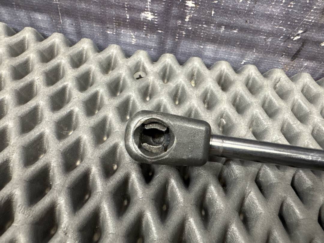 Амортизатор багажника, 880 рублей, Красноярск