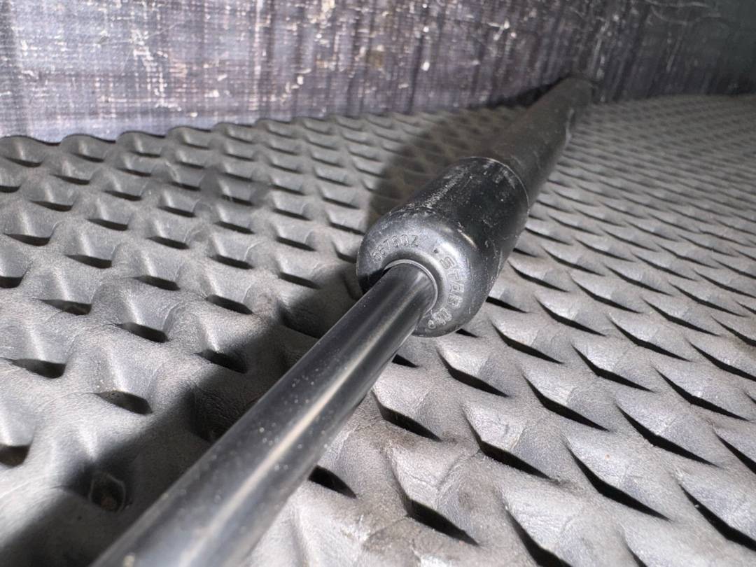 Амортизатор багажника, 880 рублей, Красноярск