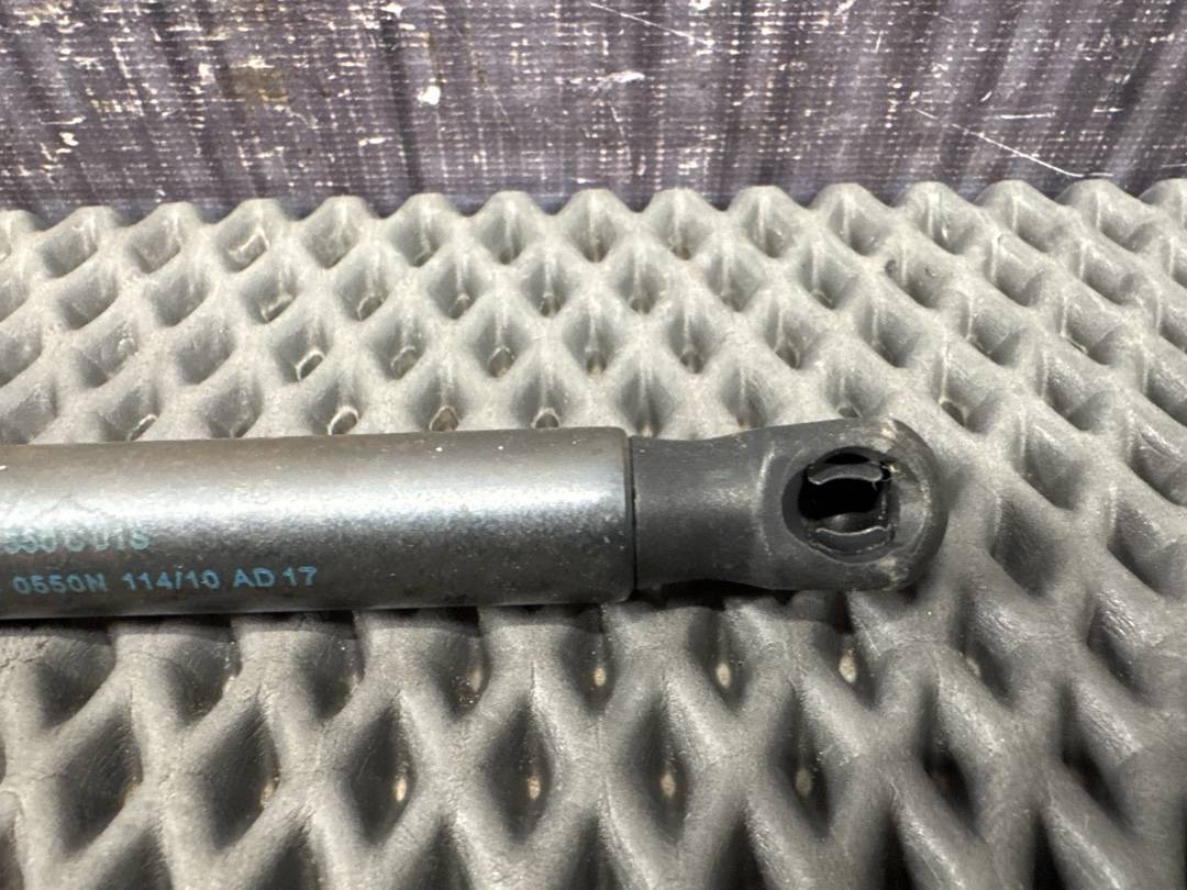 Амортизатор багажника, 880 рублей, Красноярск