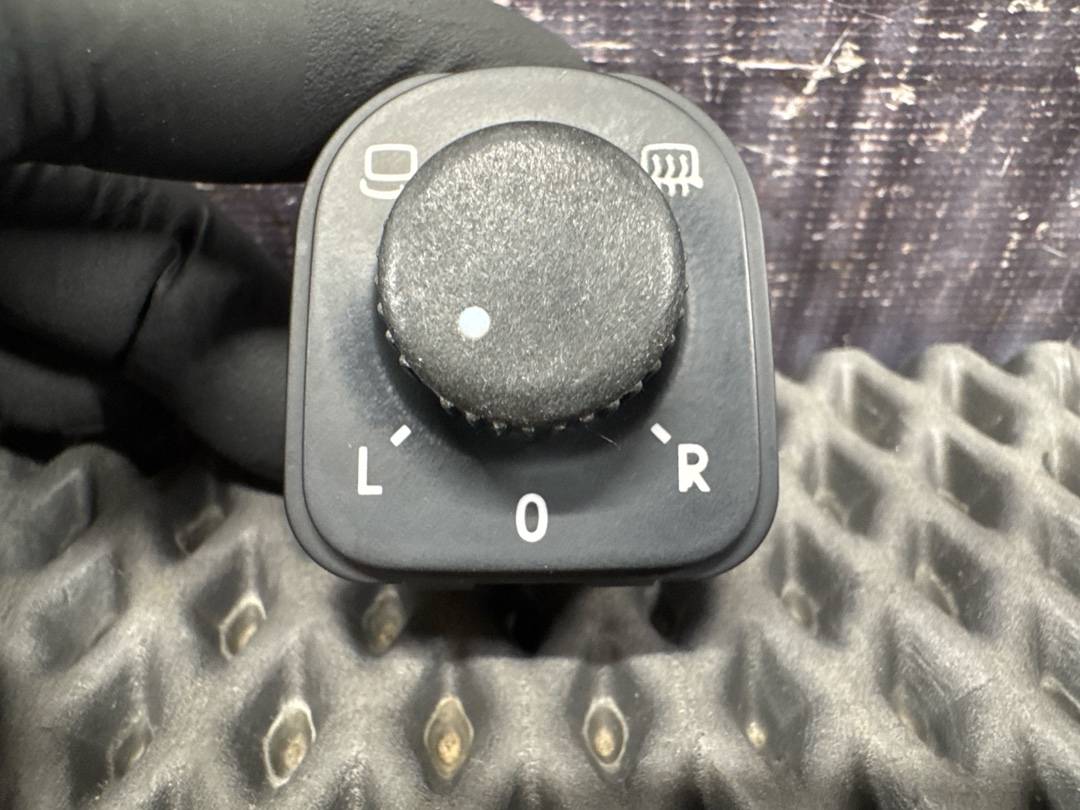 Кнопка регулировки зеркал, 1670 рублей, Красноярск