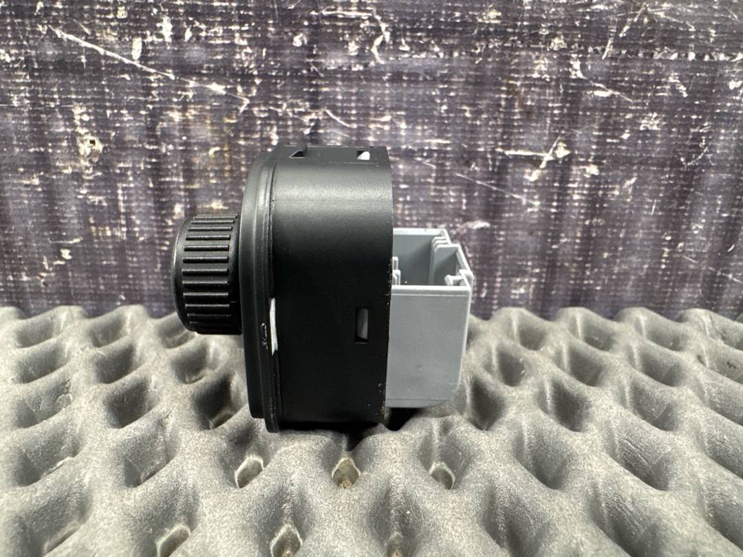 Кнопка регулировки зеркал, 1670 рублей, Красноярск