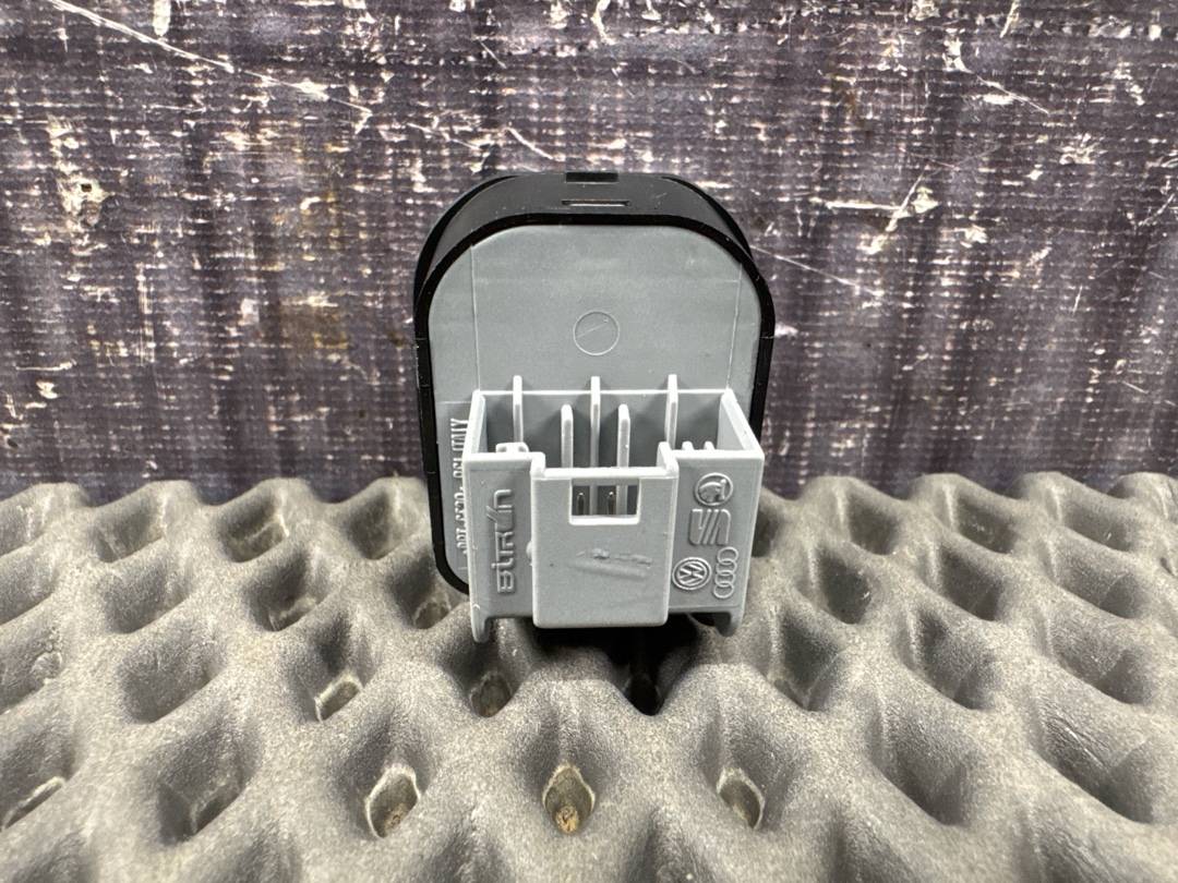 Кнопка регулировки зеркал, 1670 рублей, Красноярск