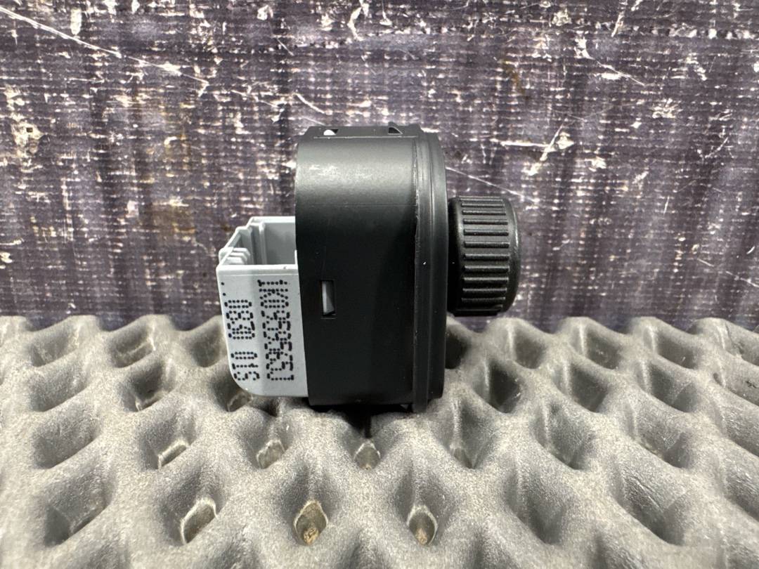 Кнопка регулировки зеркал, 1670 рублей, Красноярск