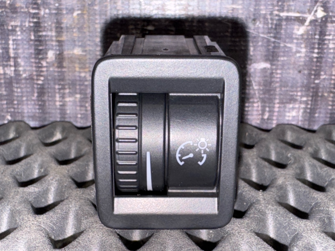 Кнопка яркости подсветки, 520 рублей, Красноярск