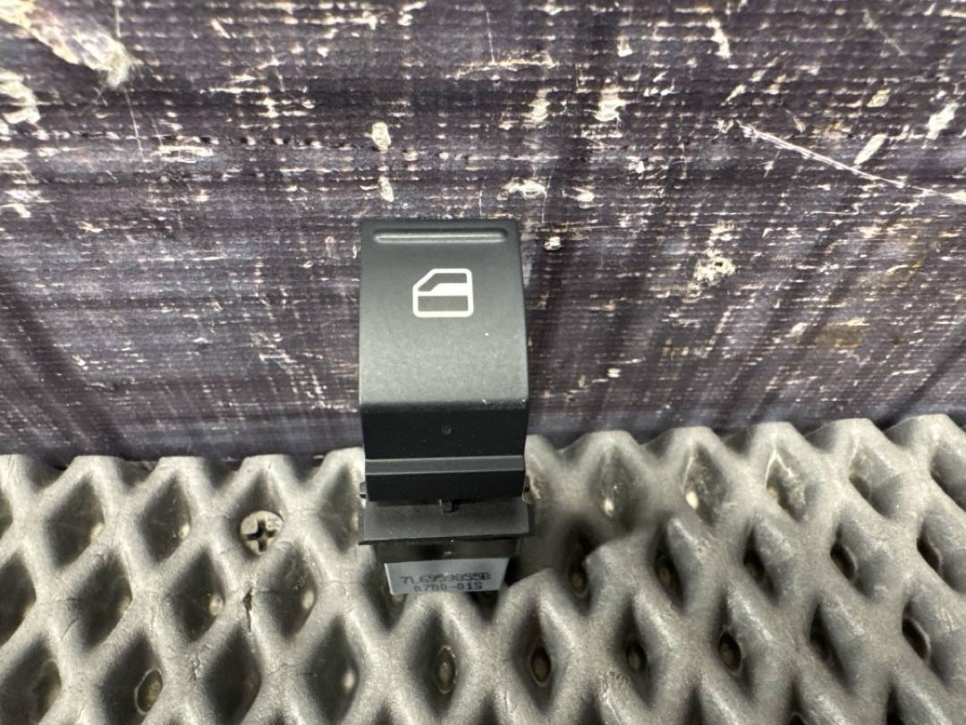 Кнопка стеклоподъемника, 730 рублей, Красноярск