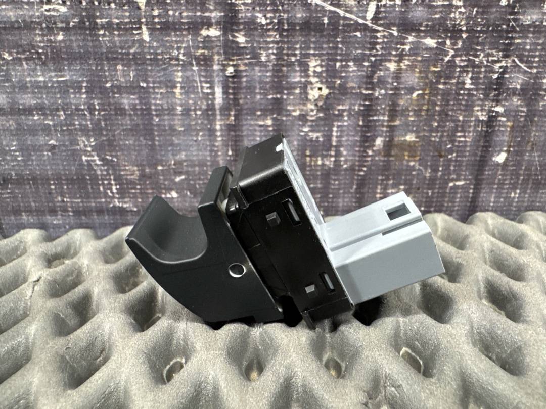 Кнопка стеклоподъемника, 730 рублей, Красноярск