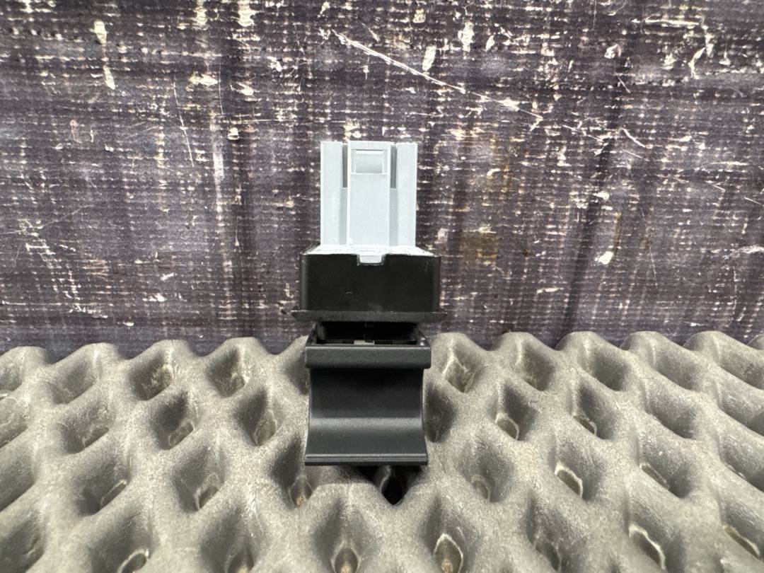 Кнопка стеклоподъемника, 730 рублей, Красноярск