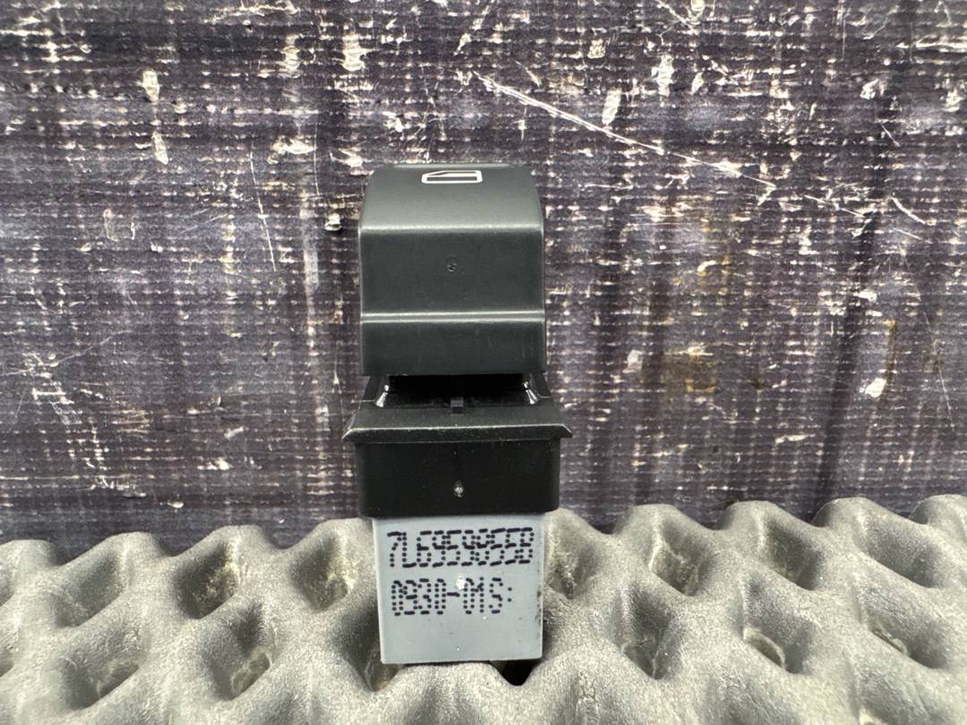 Кнопка стеклоподъемника, 730 рублей, Красноярск