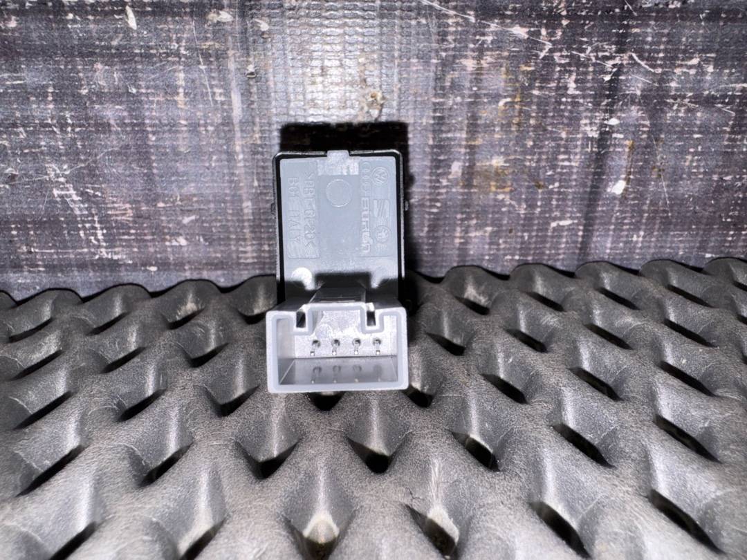 Кнопка стеклоподъемника, 730 рублей, Красноярск