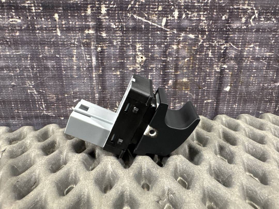 Кнопка стеклоподъемника, 730 рублей, Красноярск