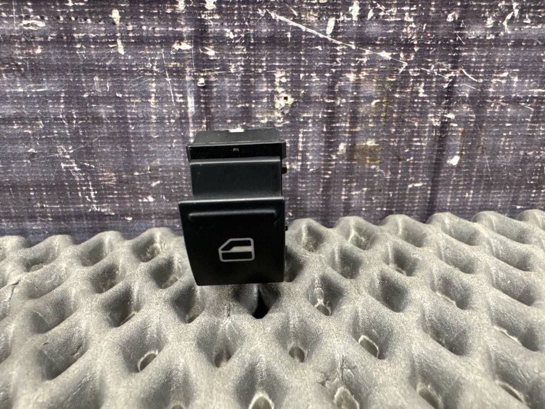 Кнопка стеклоподъемника, 730 рублей, Красноярск