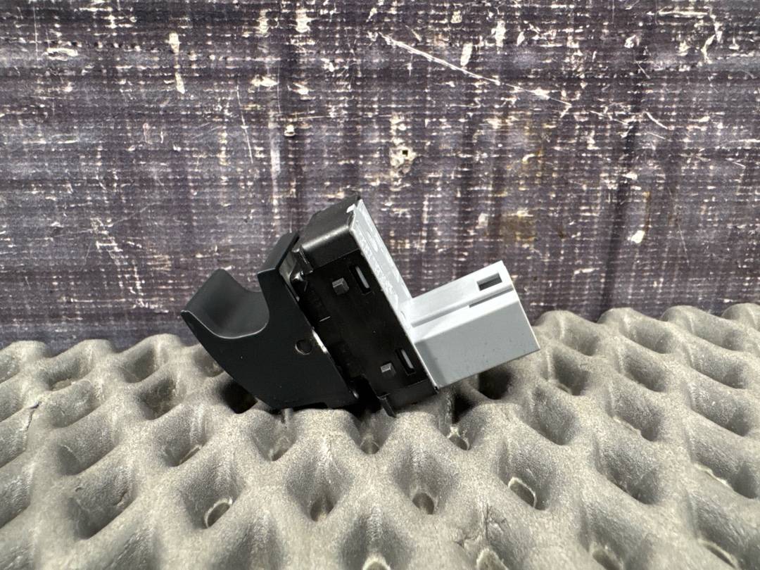 Кнопка стеклоподъемника, 730 рублей, Красноярск