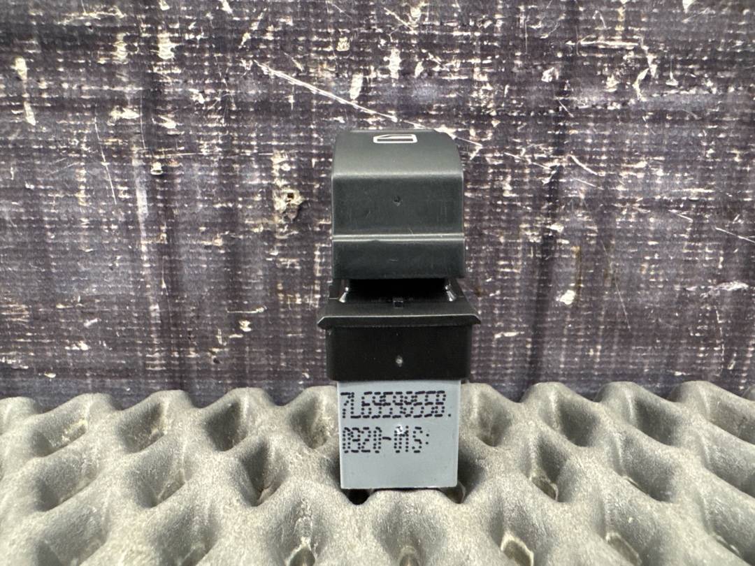 Кнопка стеклоподъемника, 730 рублей, Красноярск