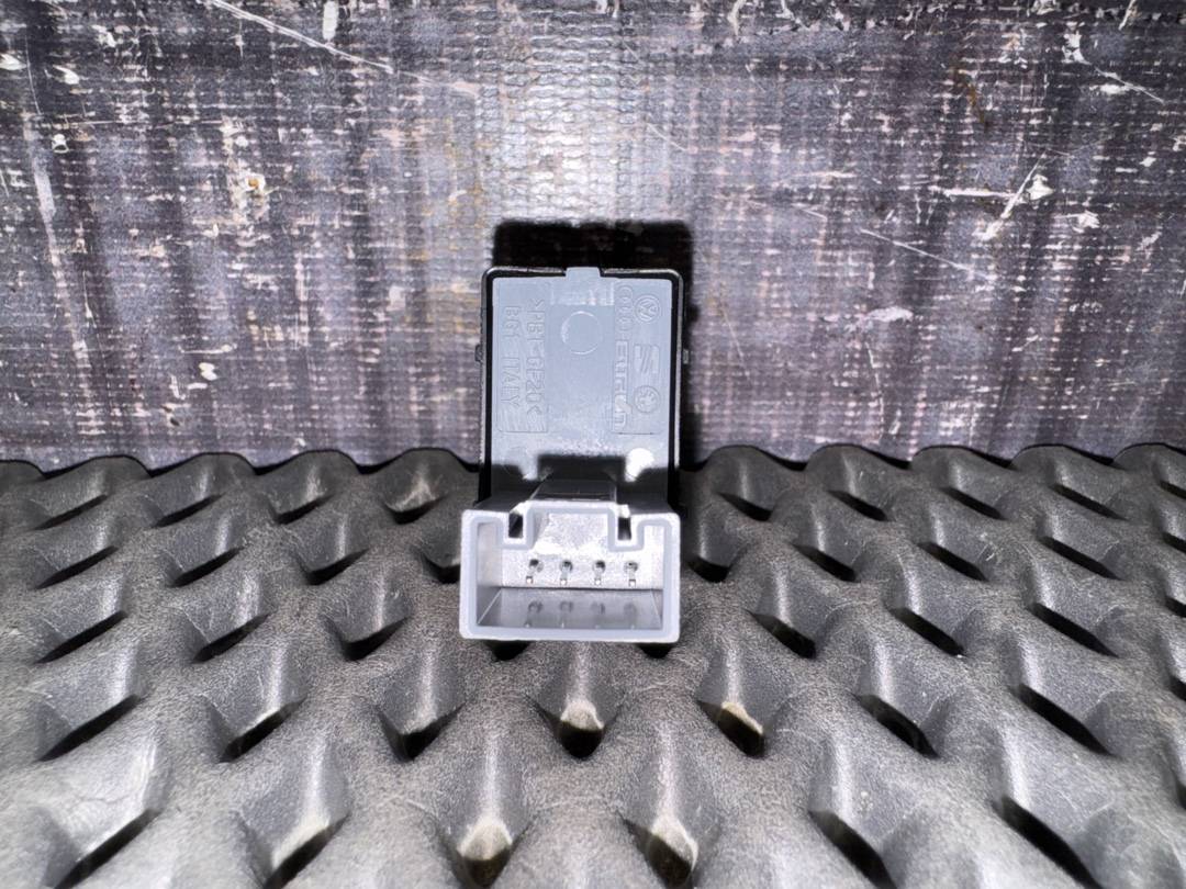 Кнопка стеклоподъемника, 730 рублей, Красноярск