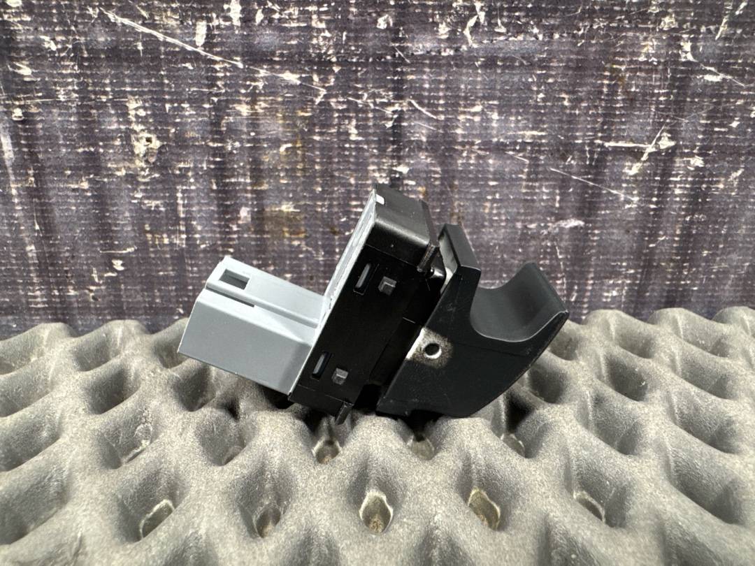 Кнопка стеклоподъемника, 730 рублей, Красноярск