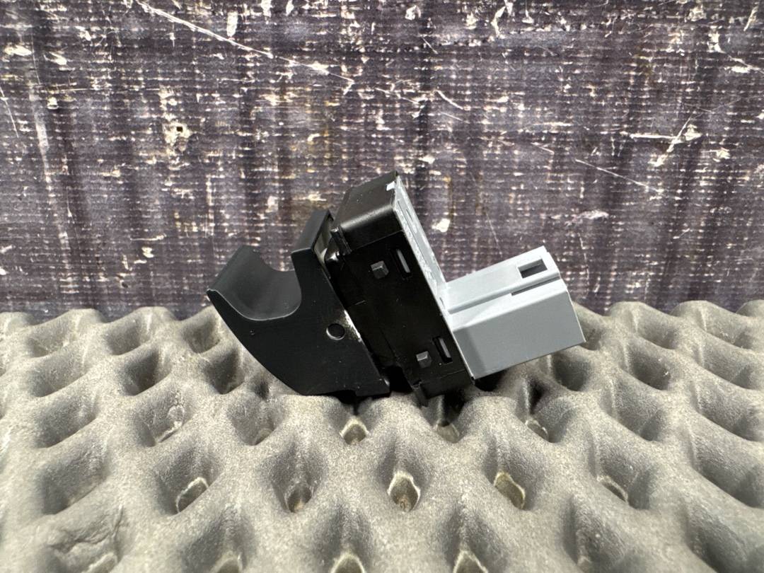 Кнопка стеклоподъемника, 730 рублей, Красноярск