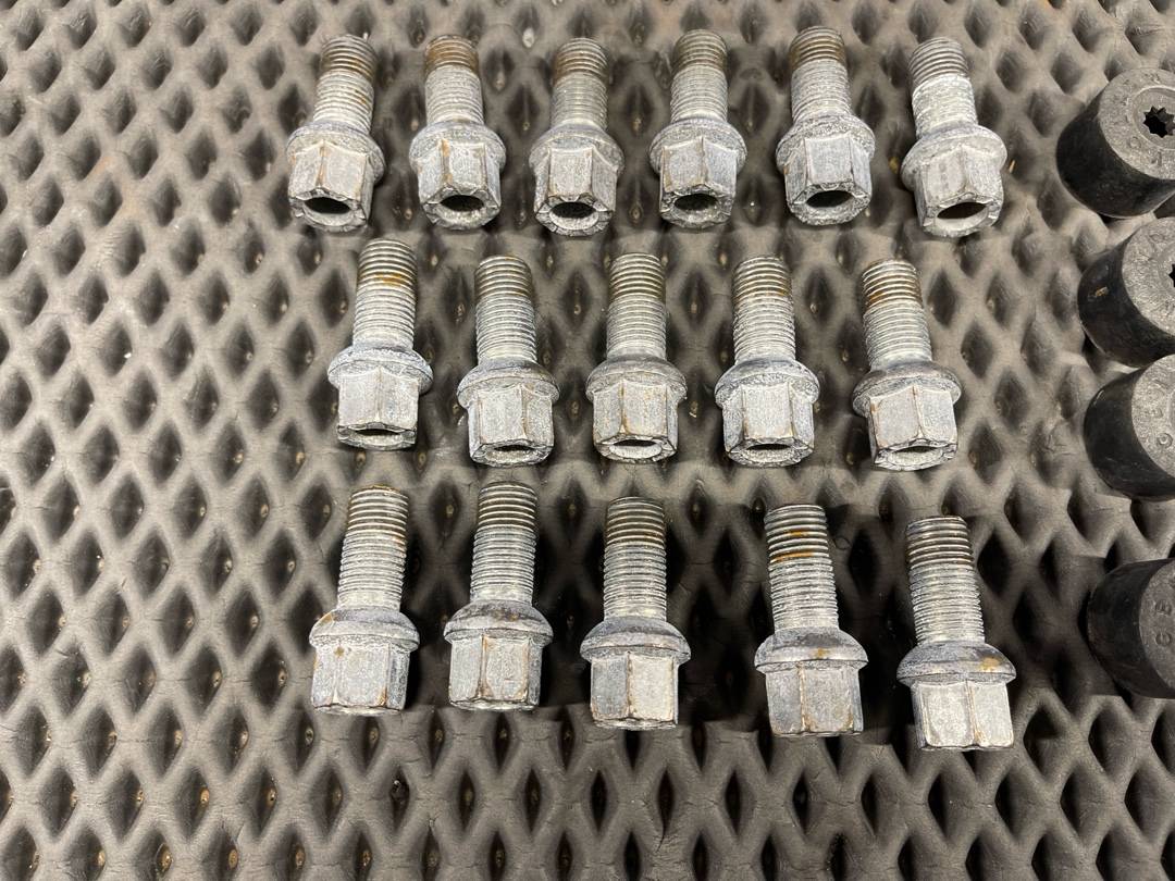 Комплект колесных болтов, 3760 рублей, Красноярск