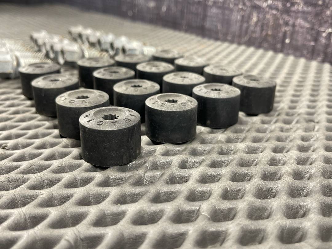 Комплект колесных болтов, 3760 рублей, Красноярск