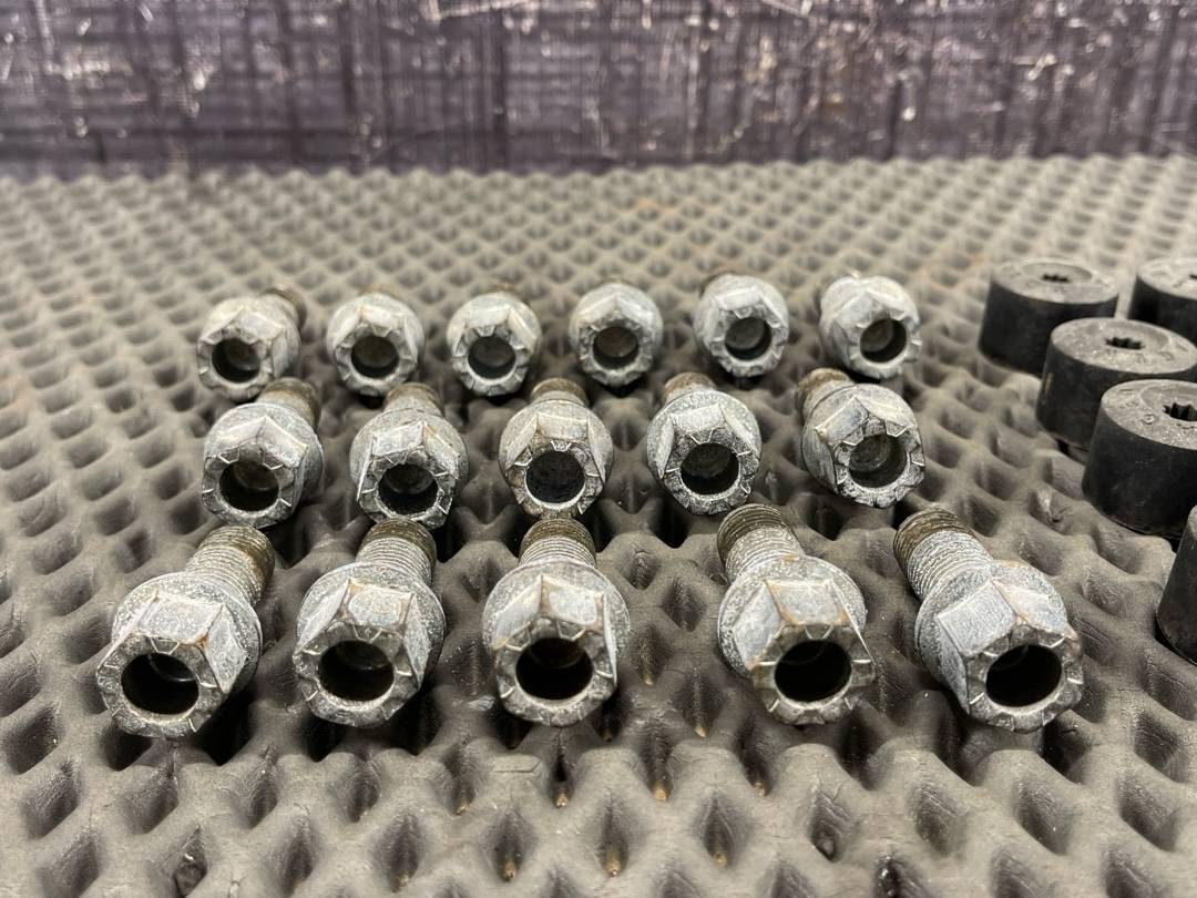 Комплект колесных болтов, 3760 рублей, Красноярск