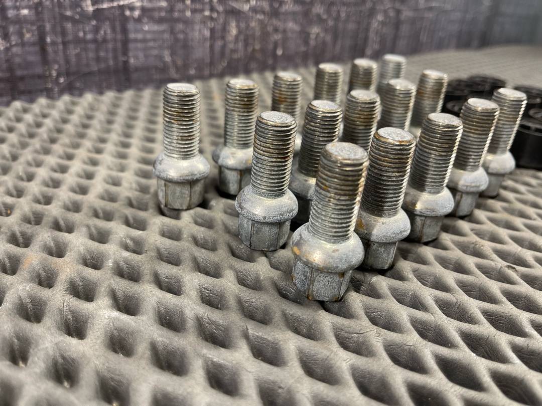 Комплект колесных болтов, 3760 рублей, Красноярск