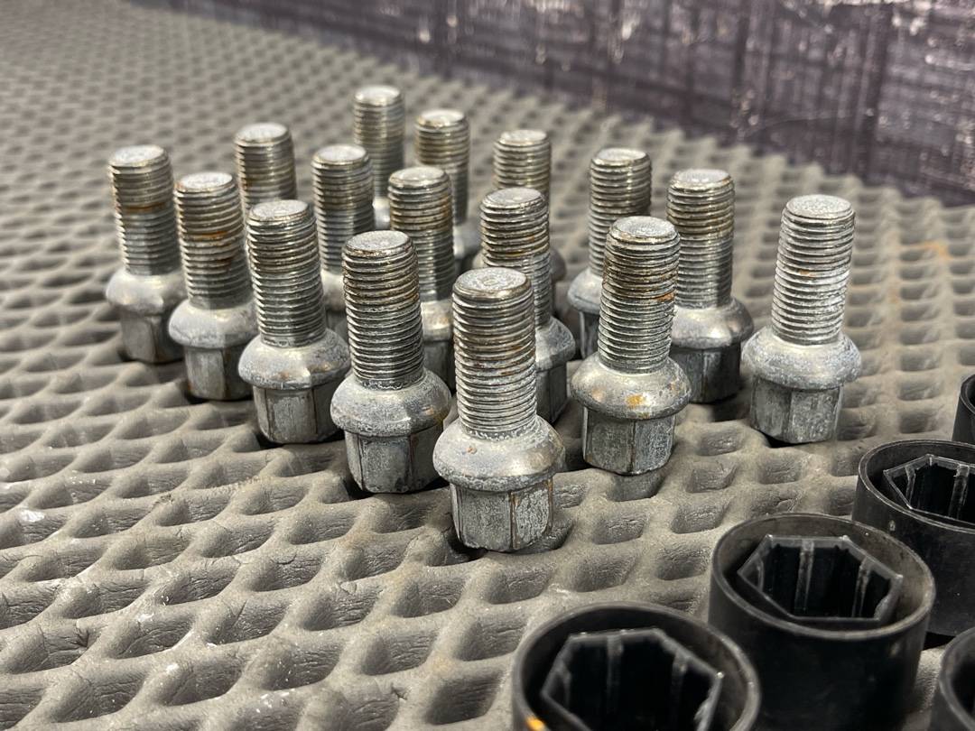 Комплект колесных болтов, 3760 рублей, Красноярск