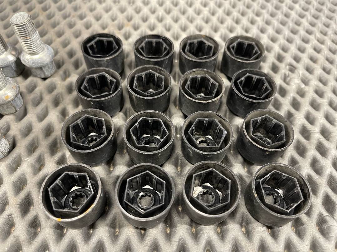 Комплект колесных болтов, 3760 рублей, Красноярск