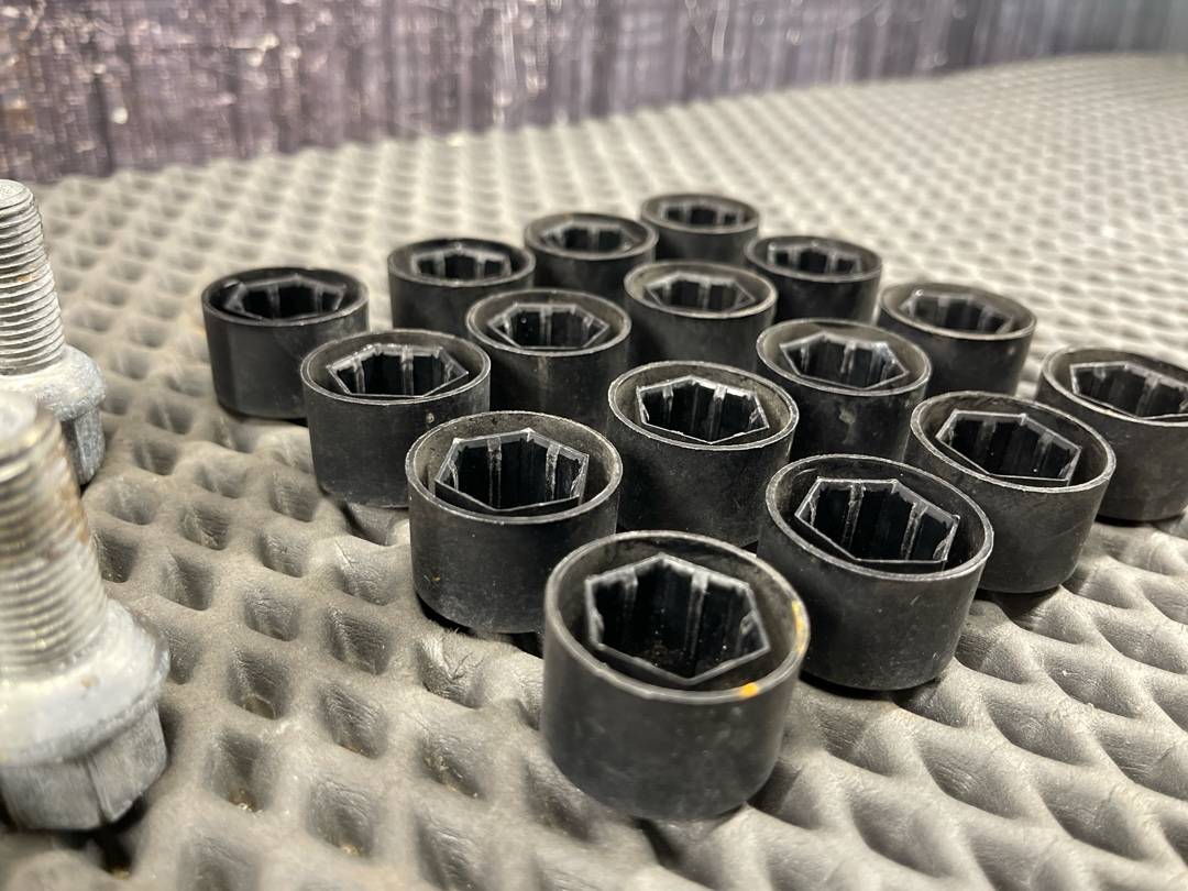 Комплект колесных болтов, 3760 рублей, Красноярск