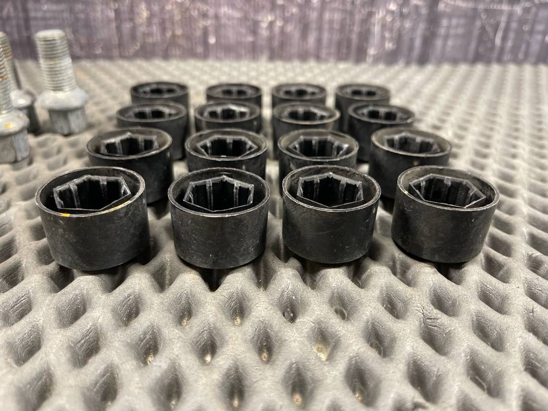 Комплект колесных болтов, 3760 рублей, Красноярск