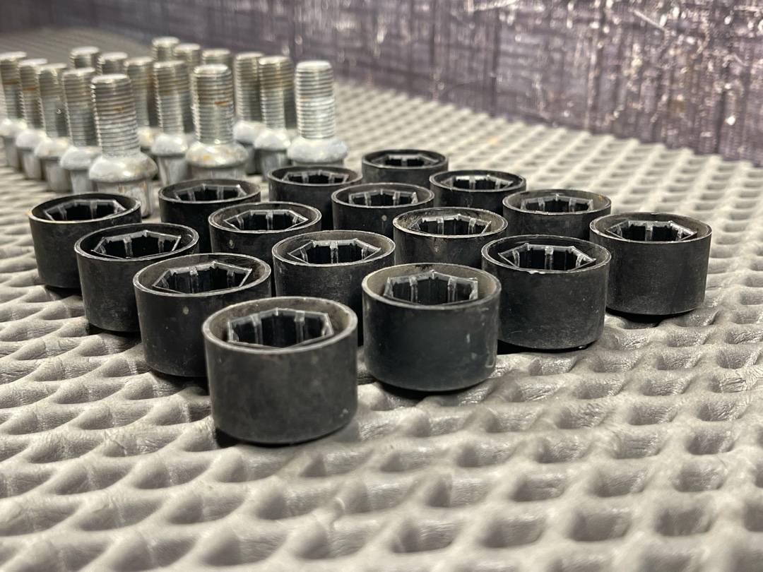 Комплект колесных болтов, 3760 рублей, Красноярск