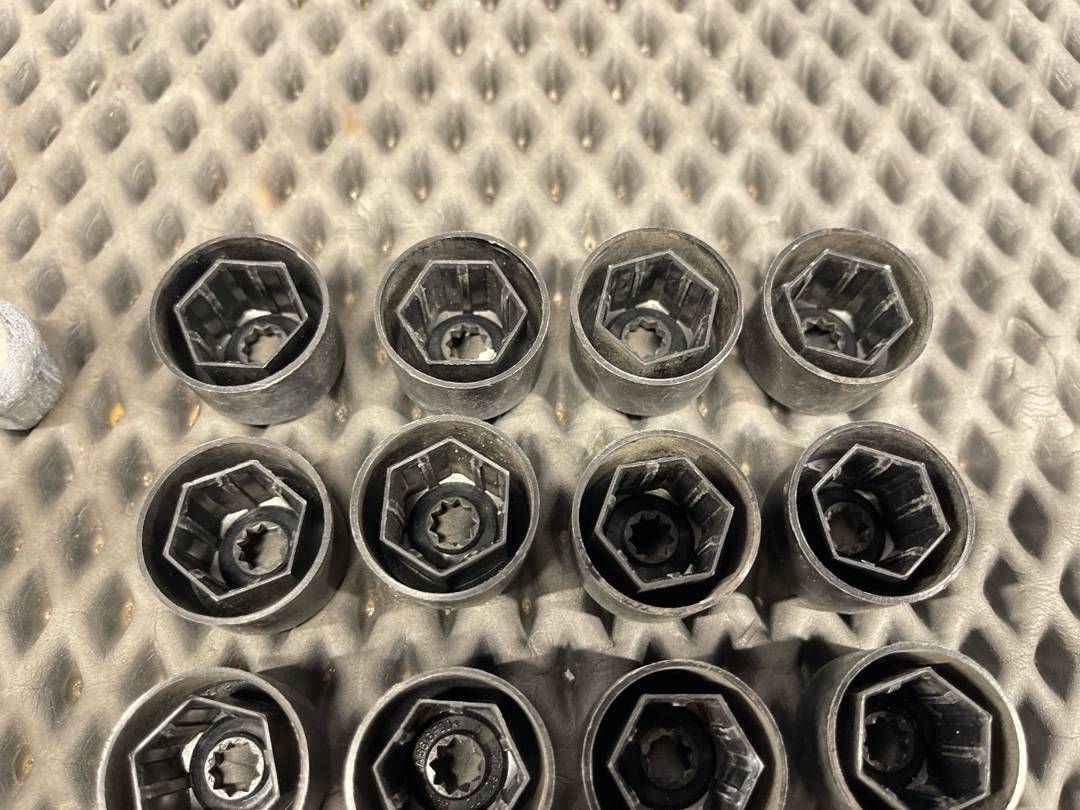 Комплект колесных болтов, 3760 рублей, Красноярск