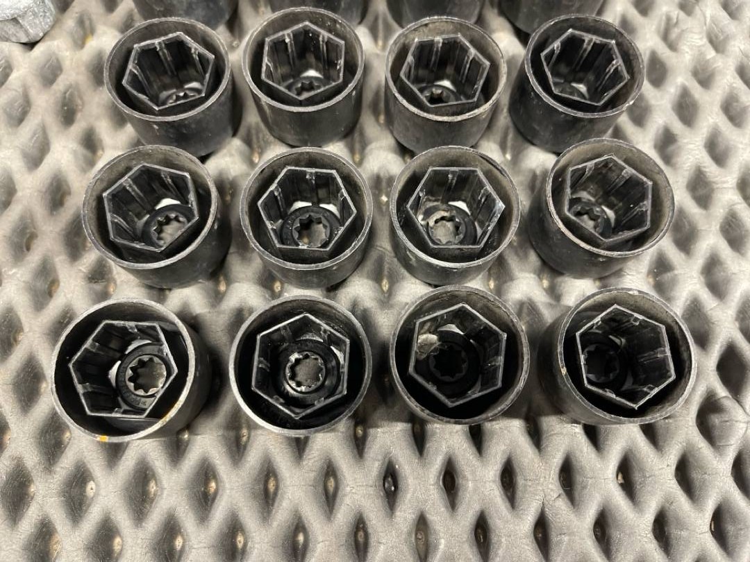 Комплект колесных болтов, 3760 рублей, Красноярск