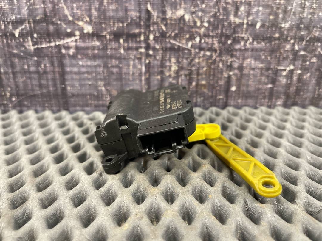 Мотор заслонки печки, 1470 рублей, Красноярск