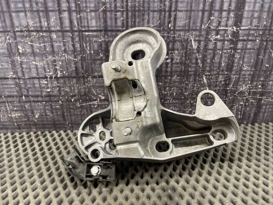 Кронштейн двигателя, 1110 рублей, Красноярск