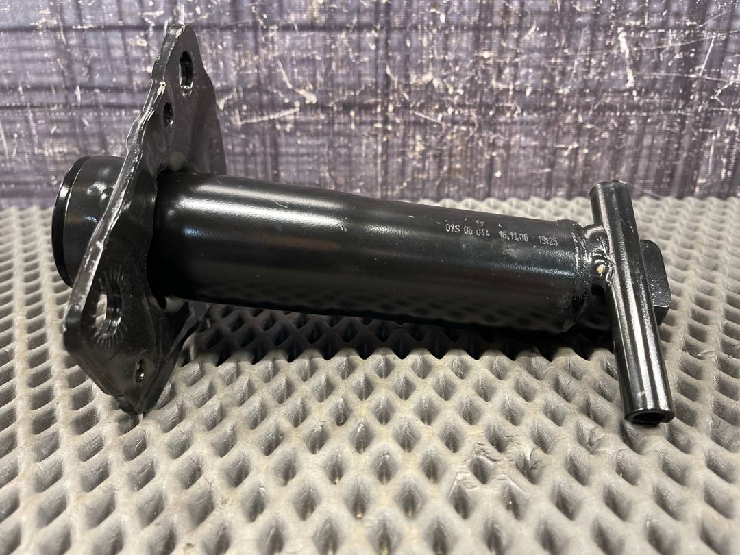 Кронштейн усилителя бампера, 1630 рублей, Красноярск