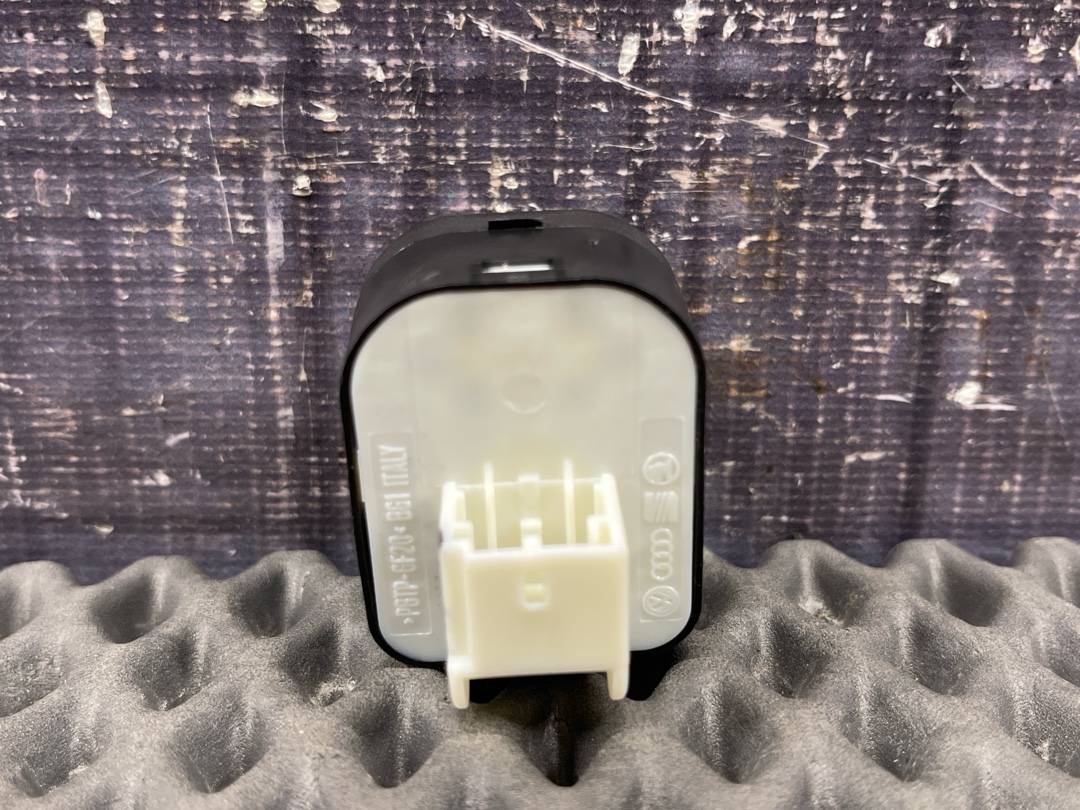 Кнопка регулировки зеркал, 1220 рублей, Красноярск