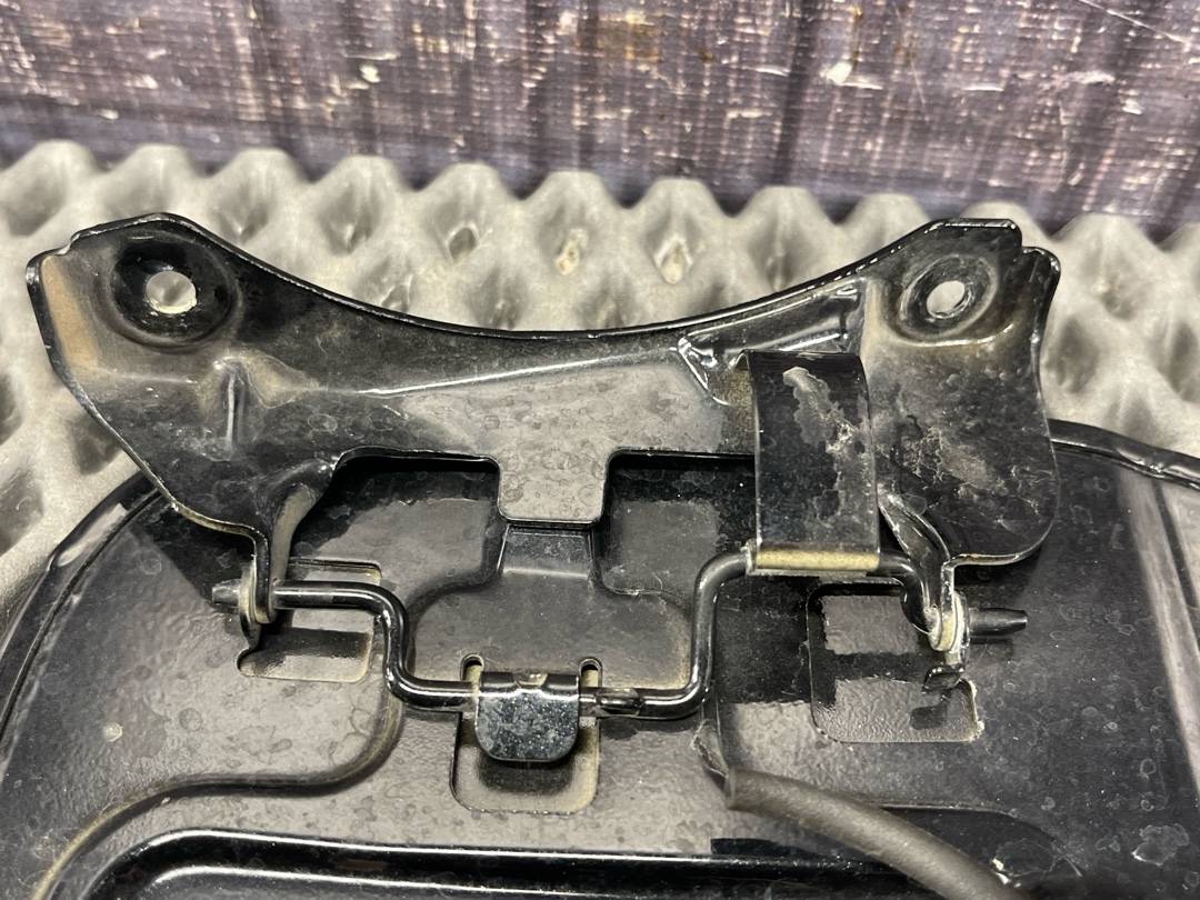 Лючок бензобака, 990 рублей, Красноярск