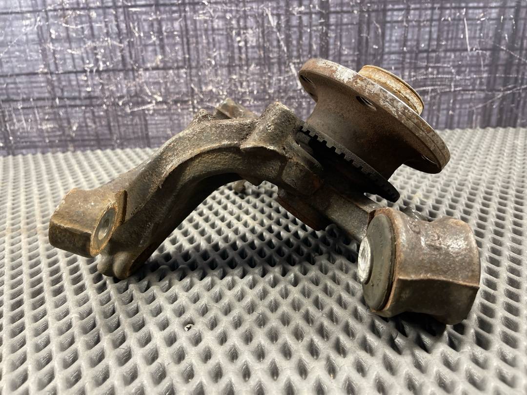 Поворотный кулак, 3820 рублей, Красноярск