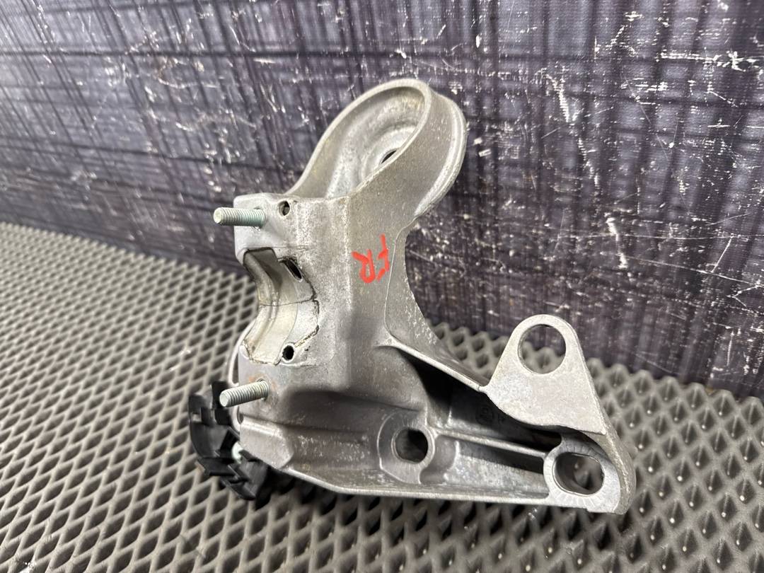 Кронштейн двигателя, 666 рублей, Красноярск